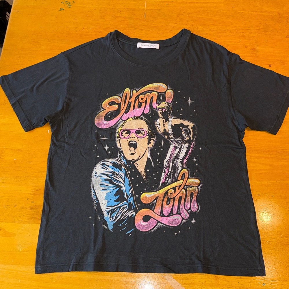 Daydreamer Elton John t-shirt. Size Small - Picture 2 of 9
